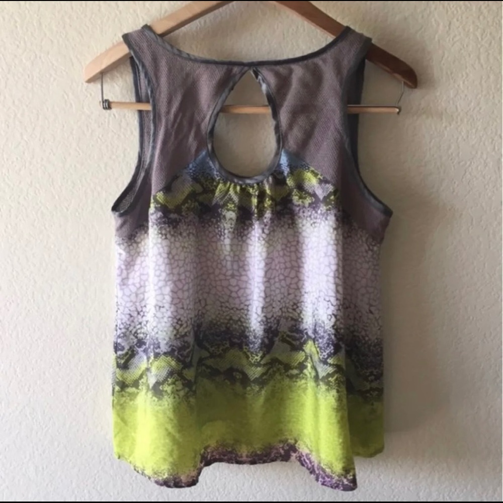 Beautiful Top! - Picture 2 of 3